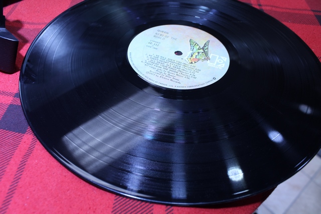 Queen News of the world Asylum Recor Vinyle 33 tours - Image 4