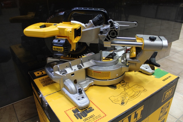 Scie a onglet a batterie 20 volt 4 ah XR+ facture DEWALT dcs361m1 - Image 3