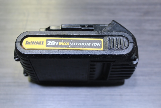 Scie va et vient (sawzall) + batterie 20V + chargeur Dewalt dsc380/dcb107 - Image 4