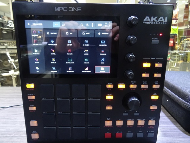 Séquenceur Midi Usb , Akai , MPC One , + ac et carte SD + Étui MPC One (Standalone MIDI Sequencer) - Image 2