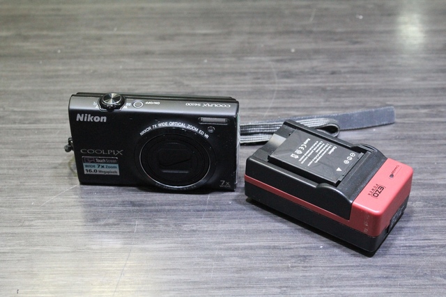 camera numerique + chargeur Nikon coolpix s6100 - Image 2