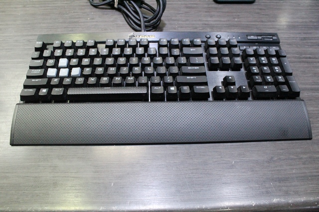 clavier mecanique corsaire gaming k70 LUX keyboard rgp0021 - Image 2