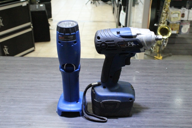 clée a choc ( Impact) + lumiere 14.4 volt batterie défectueuse Blue-Point ETBS14401 - Image 3