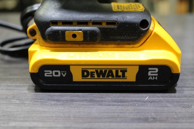 drill a percussion + batterie 2ah + chargeur dewalt dcf787 / dcb203 - Image 2