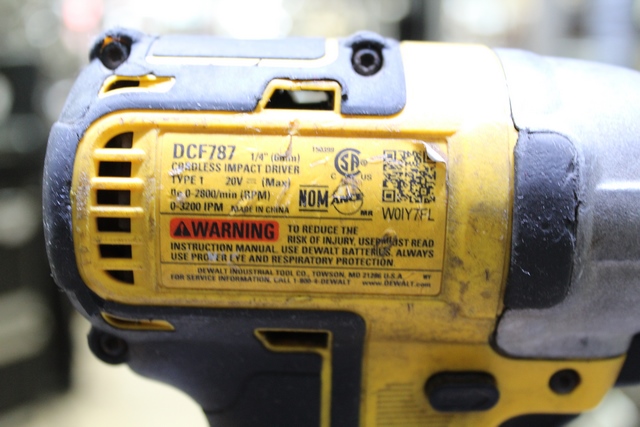 drill a percussion + batterie 2ah + chargeur dewalt dcf787 / dcb203 - Image 3