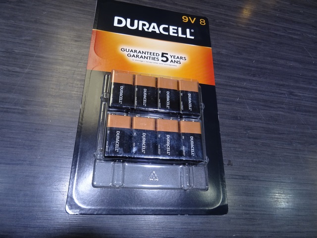 paquet de 8 batterie 9 volt duracell mars 2027