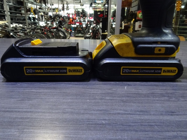 perceuse + 2 batterie 20v 1.3ah + chargeur dewalt dcd771-dcb207 - Image 2
