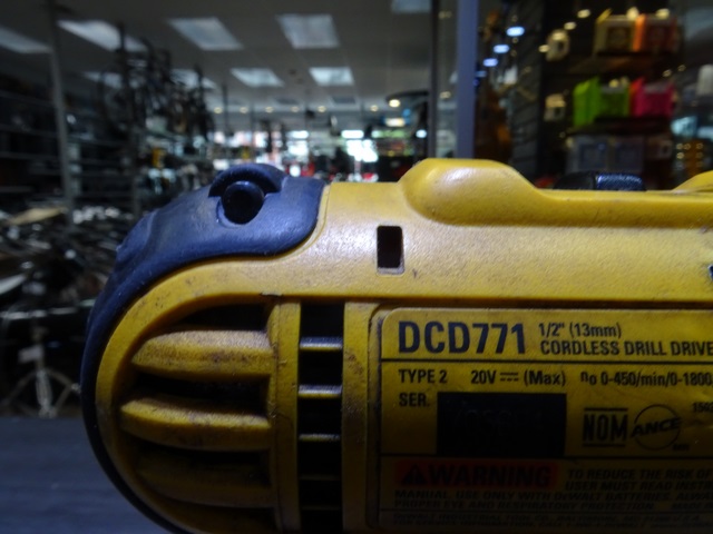 perceuse + 2 batterie 20v 1.3ah + chargeur dewalt dcd771-dcb207 - Image 3
