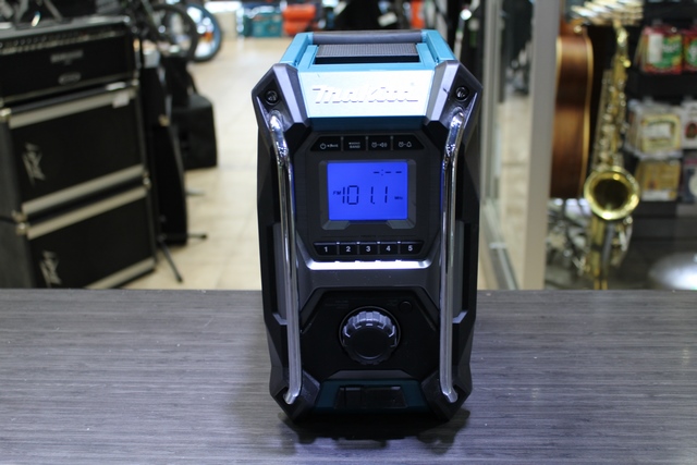 radio de chantier + batterie + ac makita mr001g