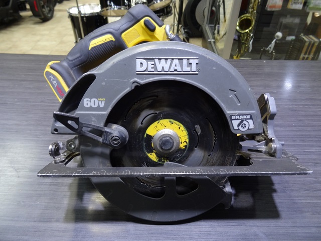 scie circulaire a batterie DEWALT dcs578