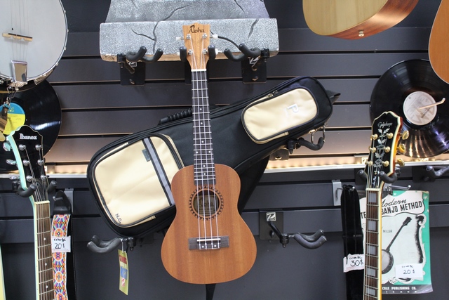 ukulele + etui aloha sk601