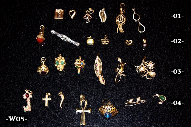 vaste sélection de Breloques et Pendentif or jaune et autre 10k-14k-18k-22k